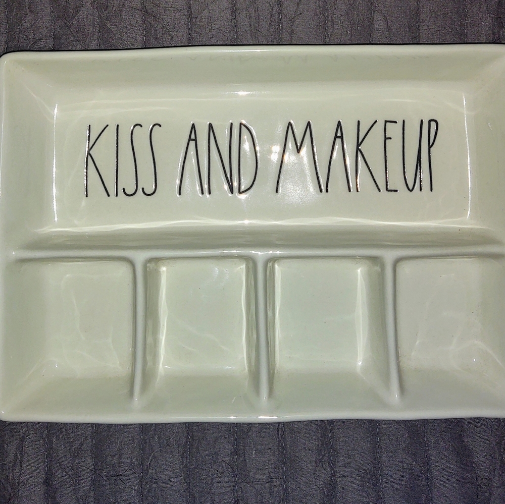 Rae dunn kiss and makeup tray